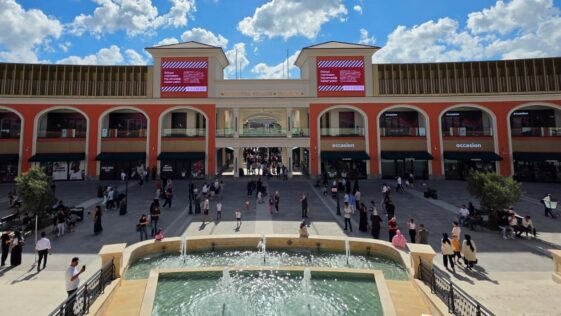 Florentia Village İstanbul Outlet Ana Meydan