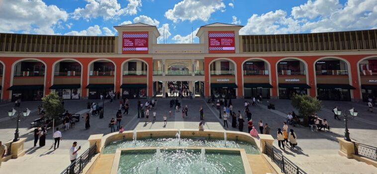 Florentia Village İstanbul Outlet Ana Meydan