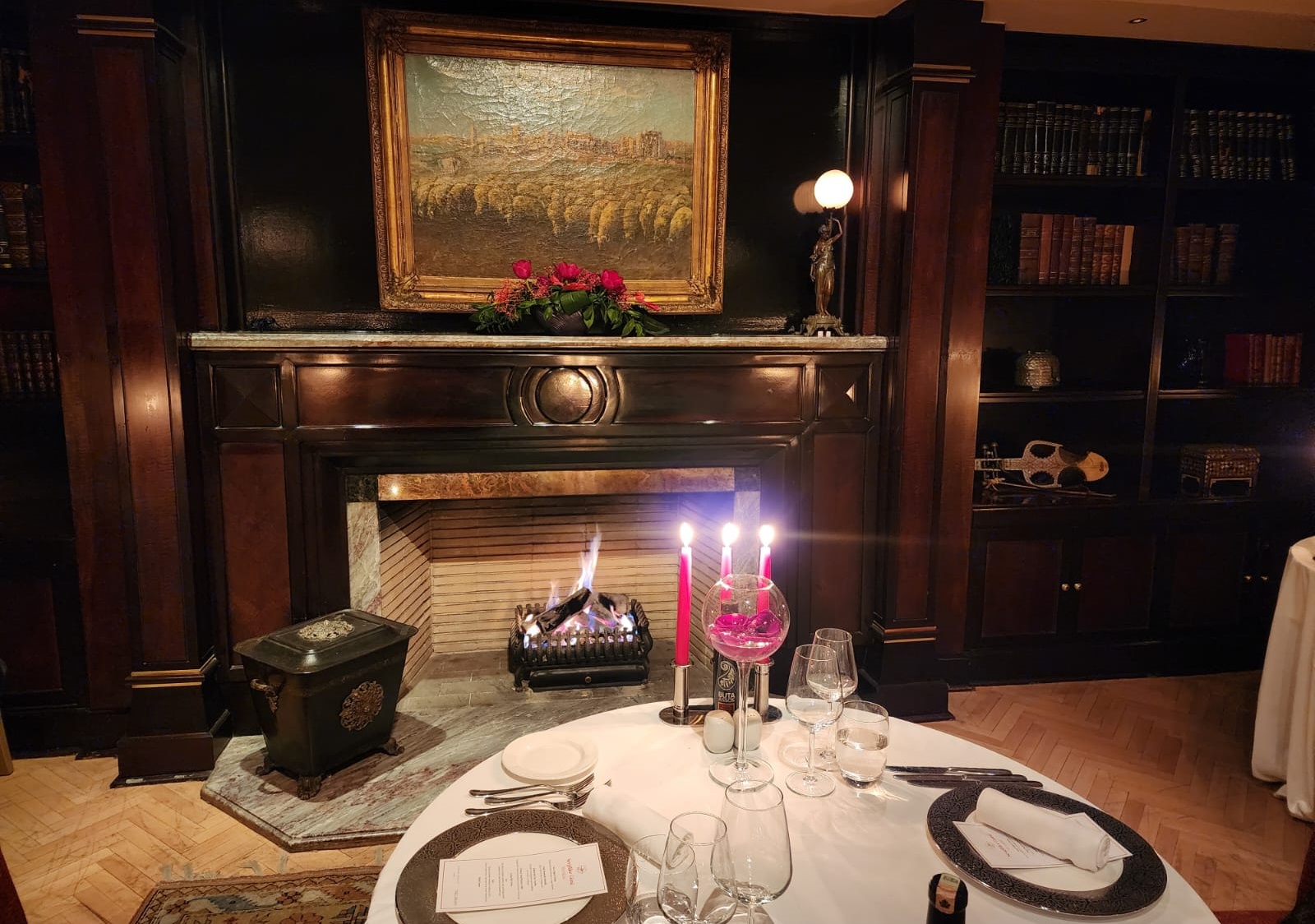 The Library Bar Grand Hyatt Istanbul İçerisi 2