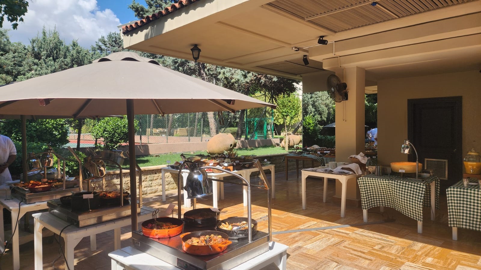 Gazebo Pool Bar Grand Hyatt İstanbul Açık Büfe